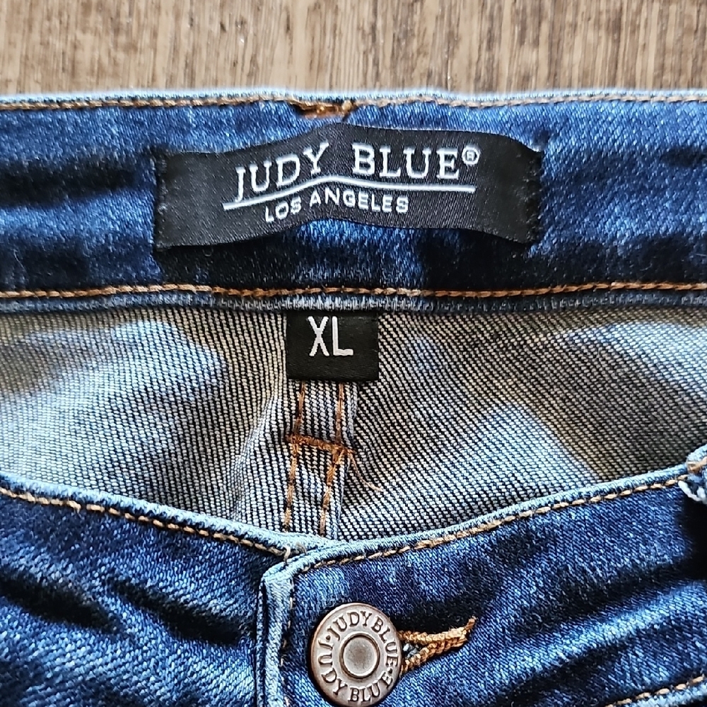Judy Blue Dark Wash Jean Shorts - Picture 6 of 6